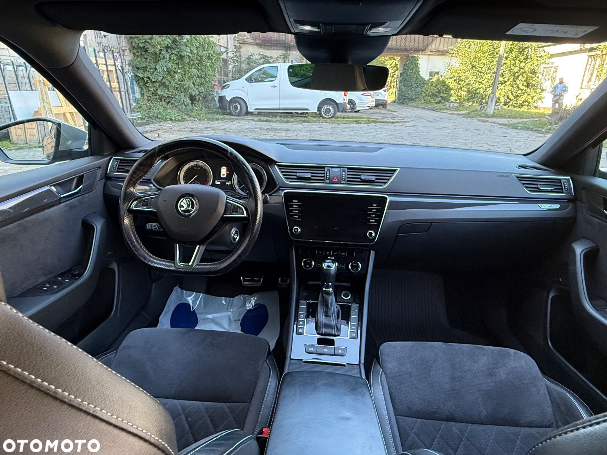 Skoda Superb Combi 1.8 TSI DSG SportLine - 14