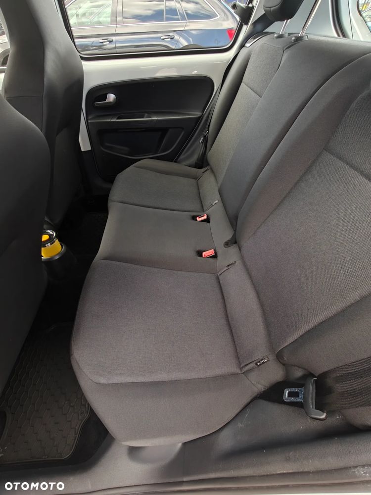 Volkswagen up! 1.0 move - 14