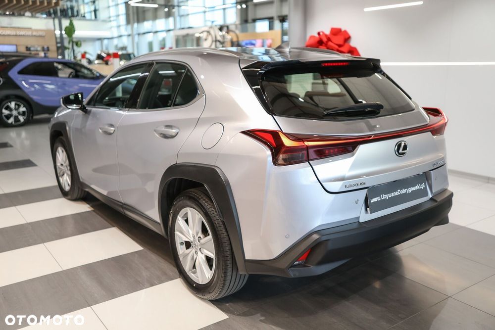 Lexus UX - 4