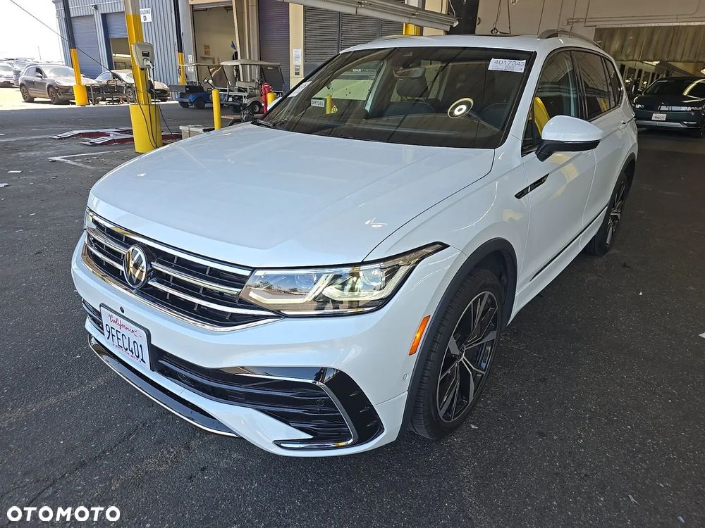 Volkswagen Tiguan - 1