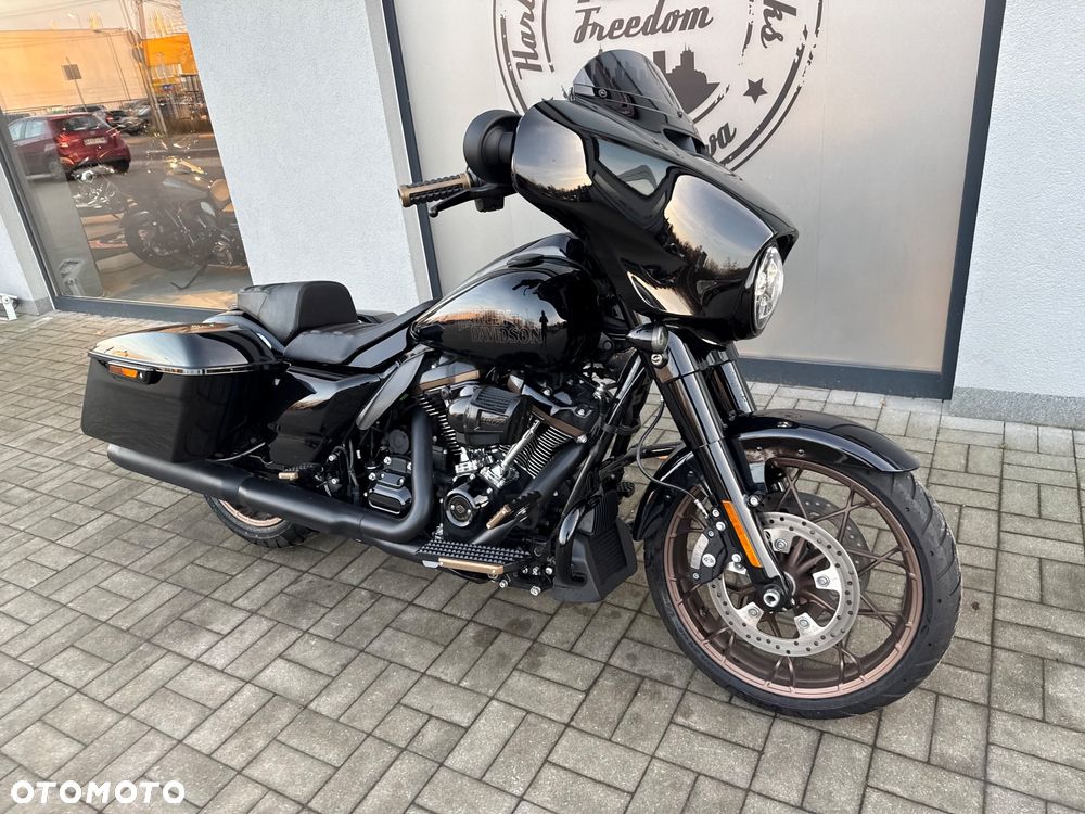 Harley-Davidson Touring Street Glide - 2