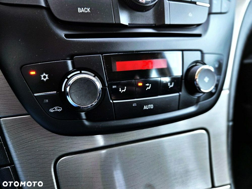 Opel Insignia - 15