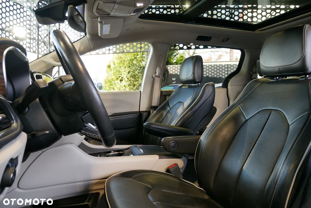 Chrysler Pacifica - 10