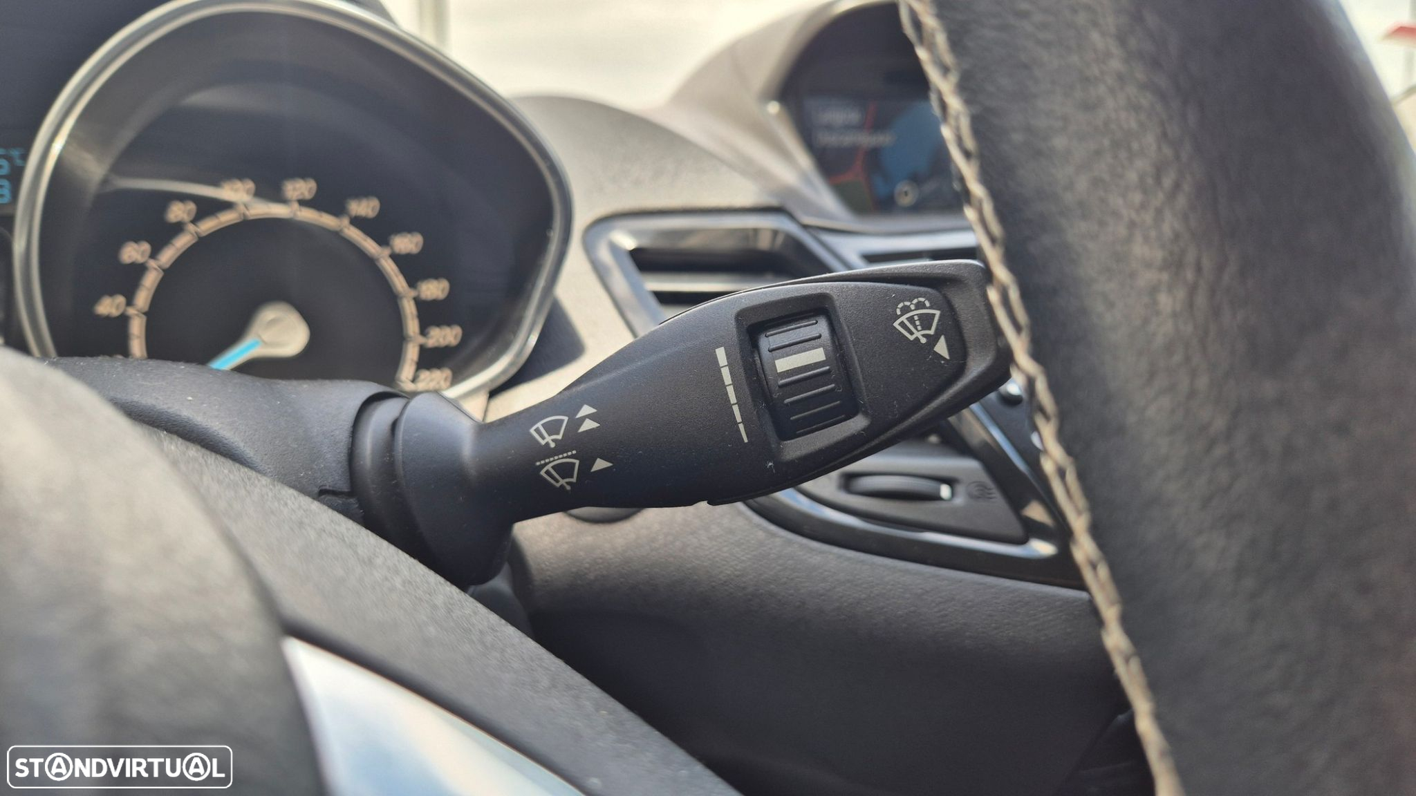 Ford Fiesta 1.0 T EcoBoost Titanium - 26