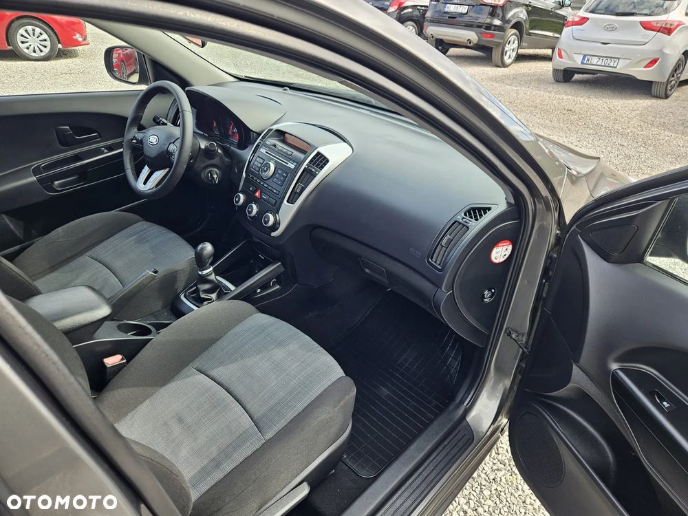 Kia Ceed 1.4 CVVT Spirit - 29