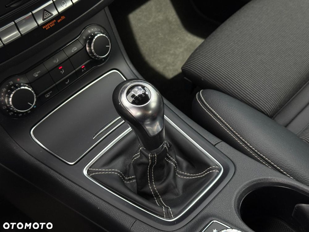 Mercedes-Benz Klasa B 180 BlueEFFICIENCY Edition Style - 32