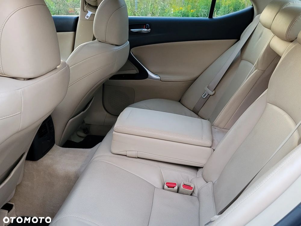 Lexus IS 250 Elegance - 17