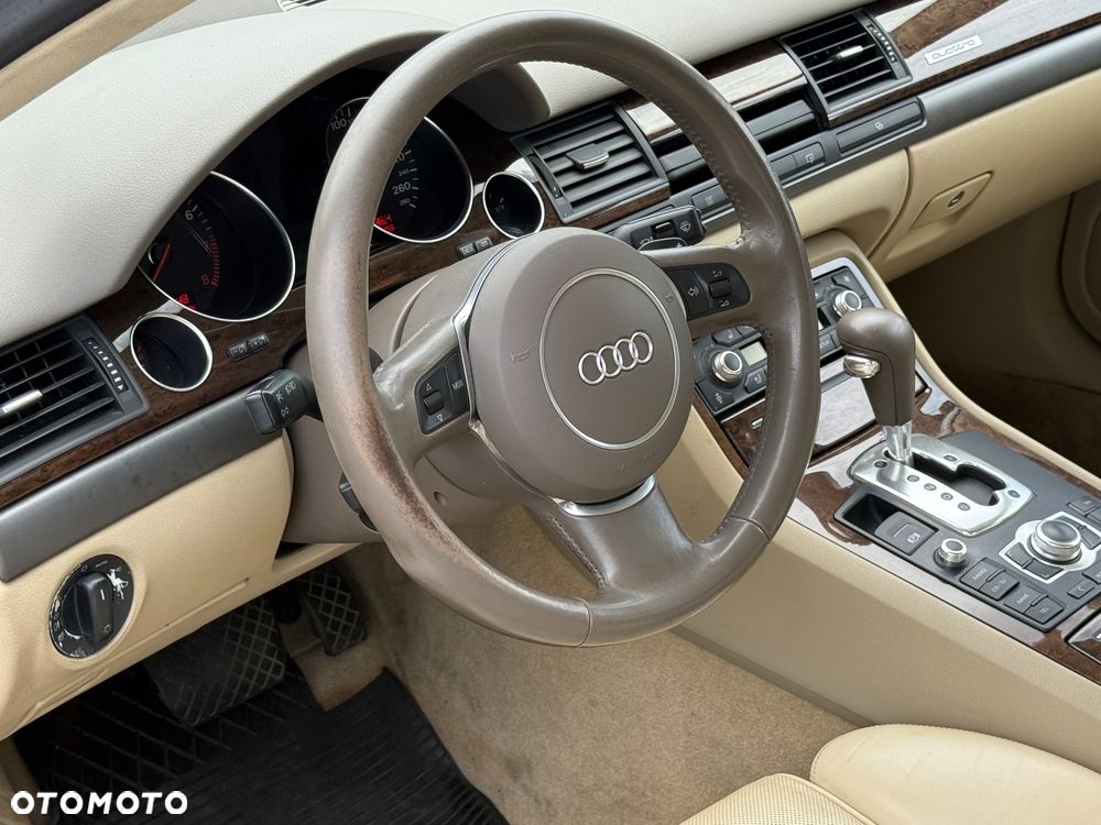 Audi A8 4.2 Quattro - 9