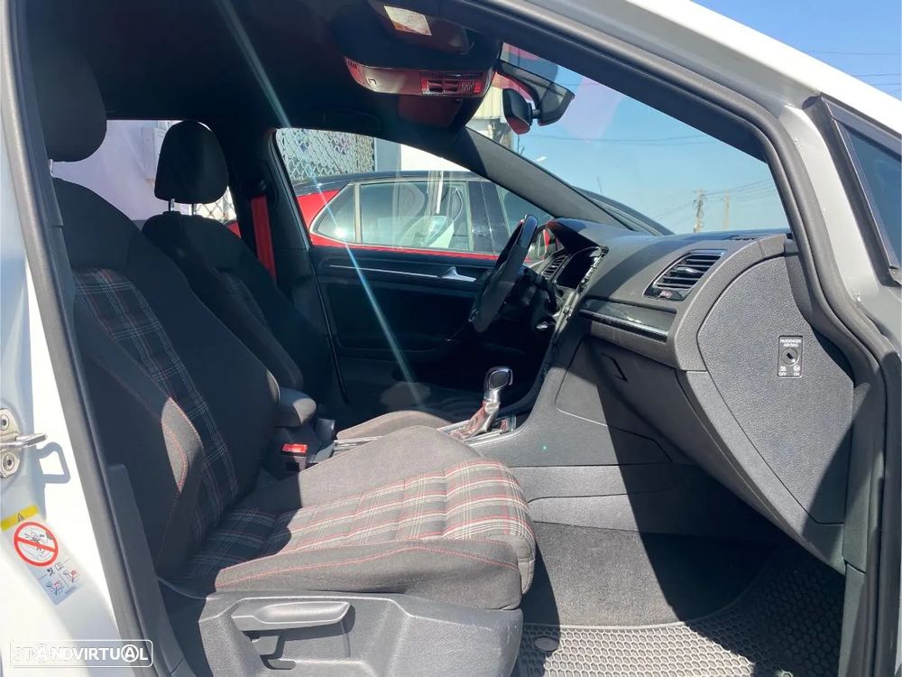 VW Golf GTI (BlueMotion ) DSG Performance - 17