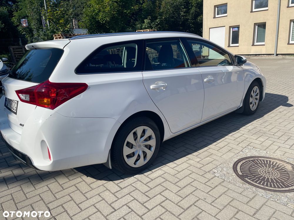 Toyota Auris 1.6 Premium - 5