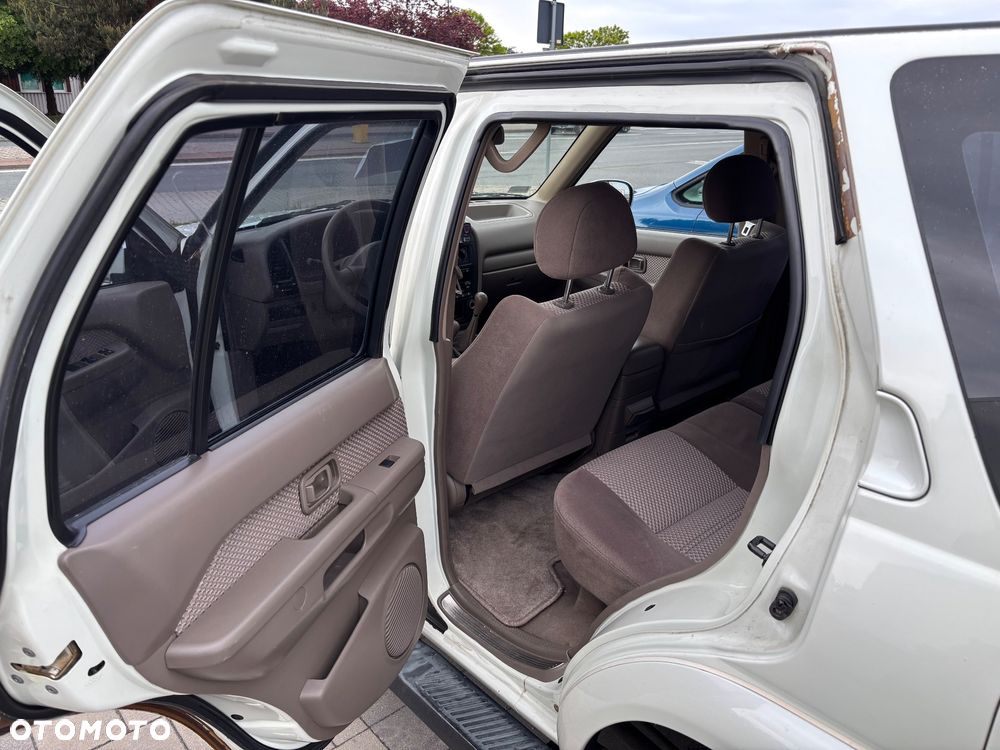 Nissan Pathfinder - 8
