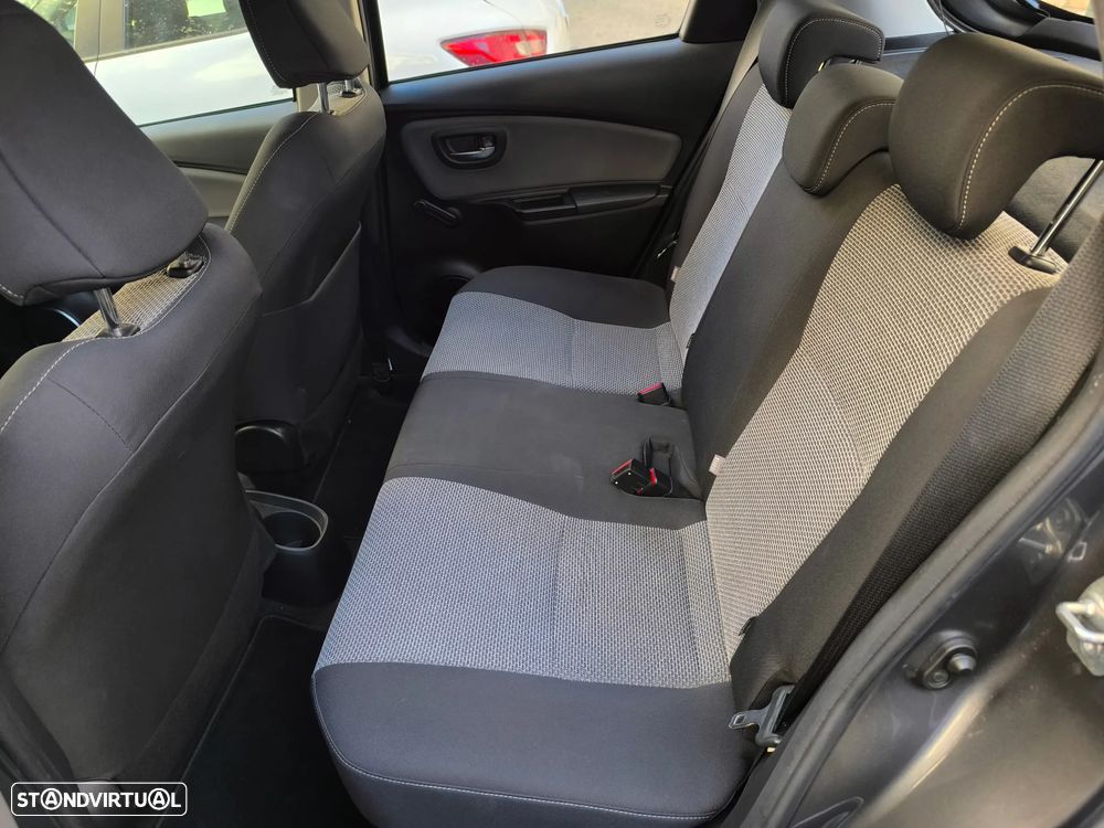 Toyota Yaris 1.5 HSD Comfort +P.Style+P.Techno - 11