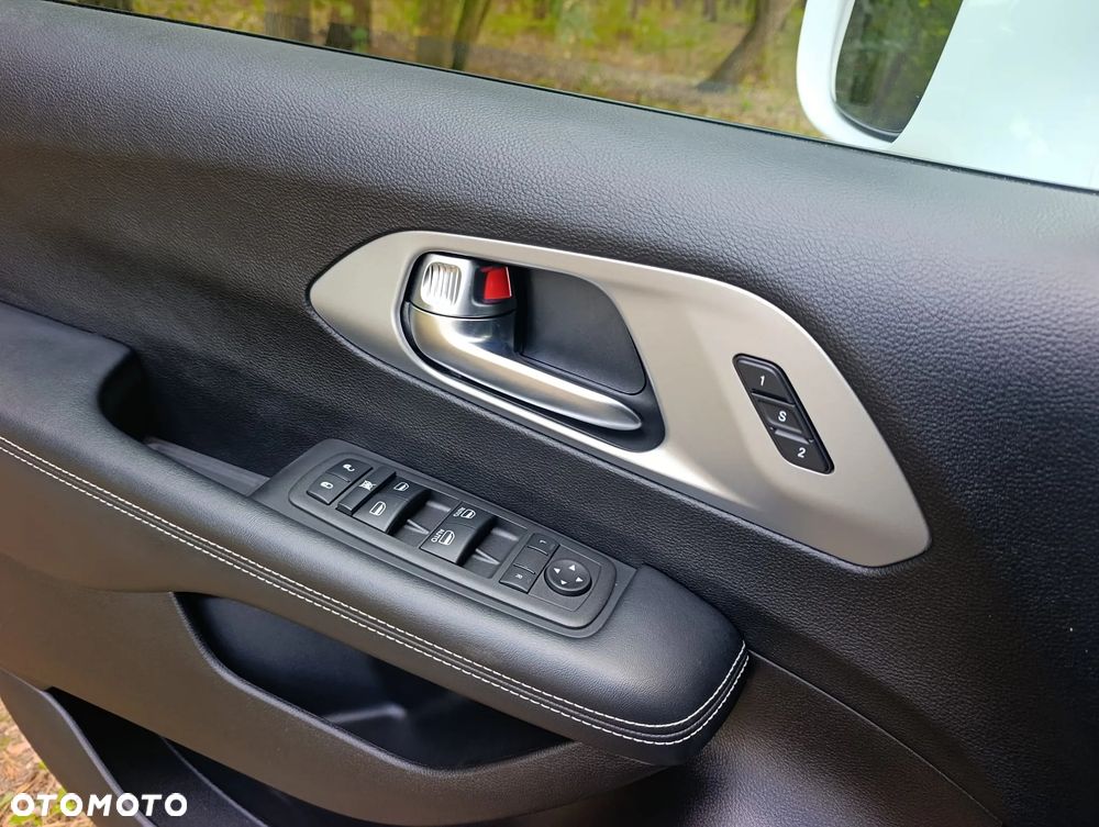 Chrysler Pacifica - 20