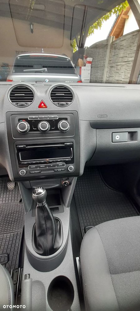 Volkswagen Caddy Comfortline BMT - 12
