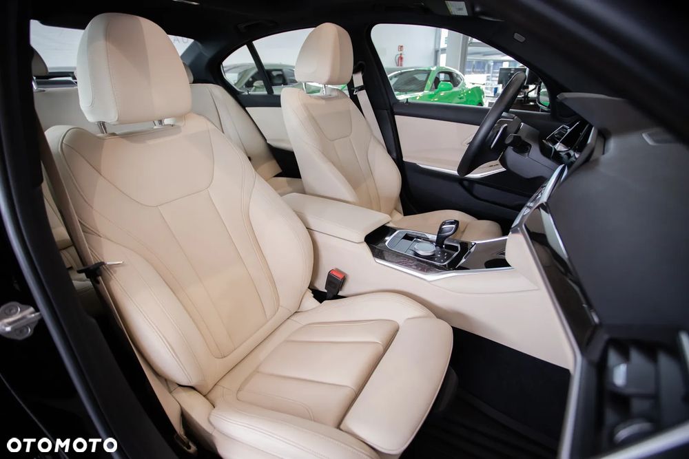 BMW Seria 3 330i xDrive - 12