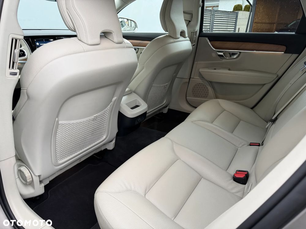 Volvo V90 D5 AWD Momentum Pro - 24