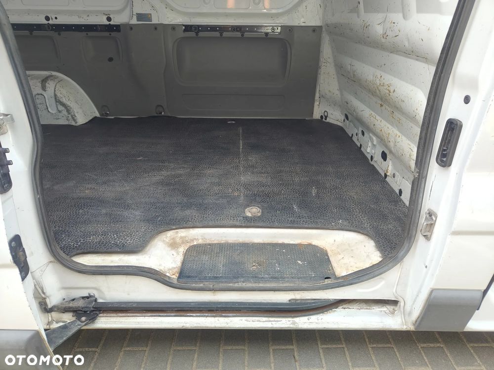 Opel Vivaro - 8