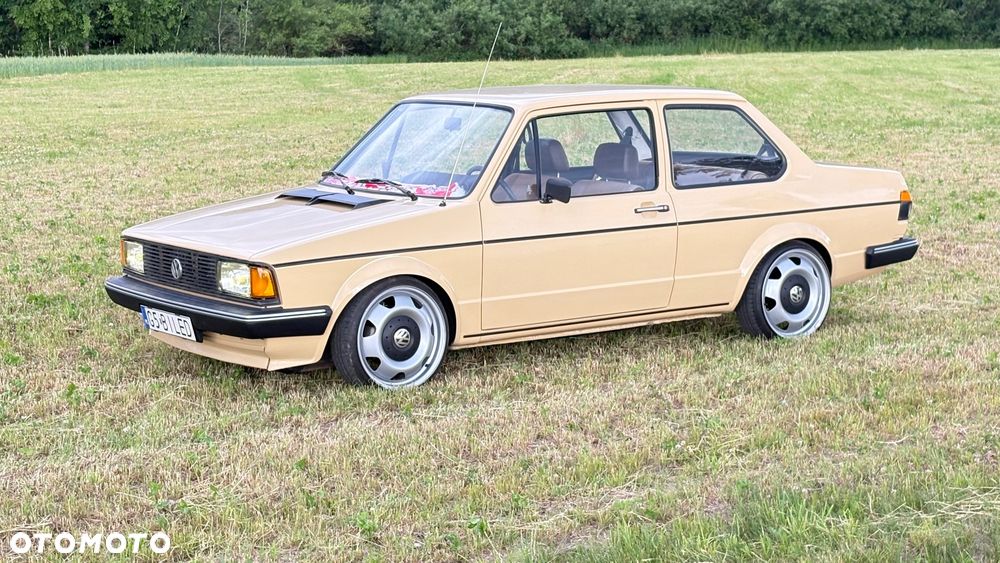 Volkswagen Jetta - 2