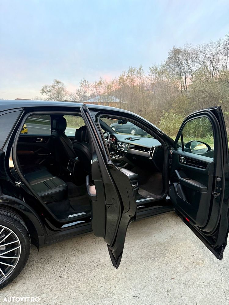 Porsche Cayenne Tiptronic S Platinum Edition - 8