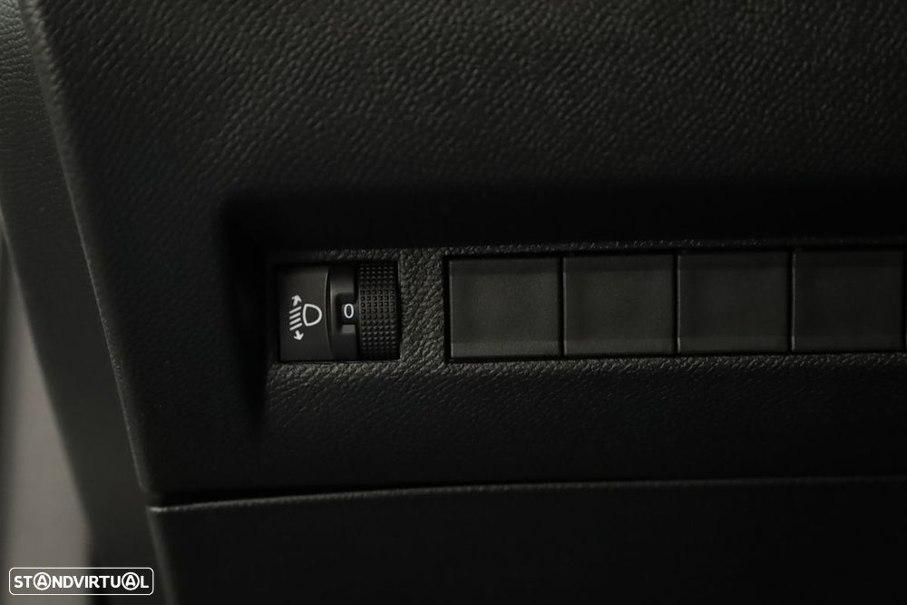 Peugeot 2008 1.2 Hybrid Allure e-DCS6 - 19