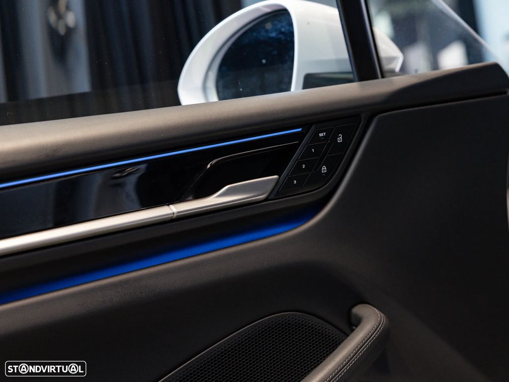 Porsche Macan Electric 4S - 23