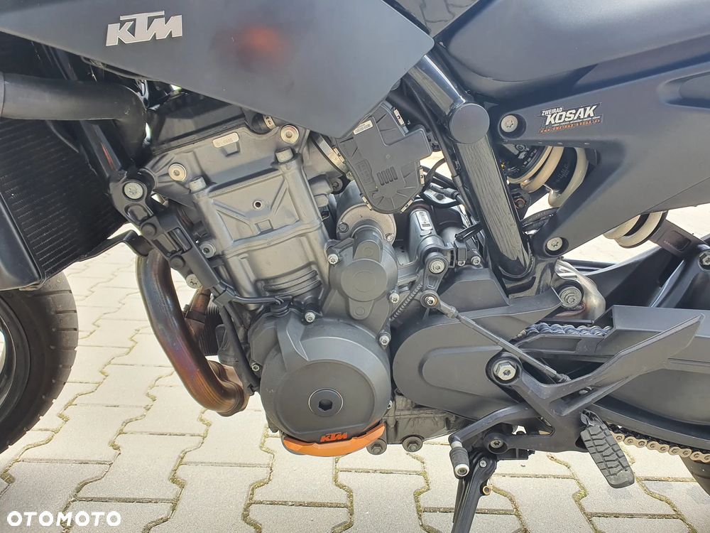 KTM DUKE 890 - 8