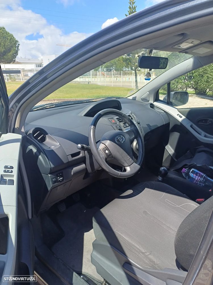 Toyota Yaris 1.0 VVT-i AC Manual+VSC - 7