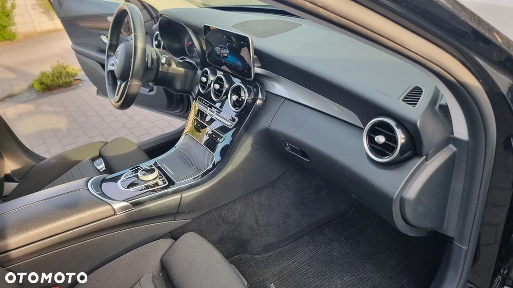 Mercedes-Benz Klasa C 220 d 9G-TRONIC - 33