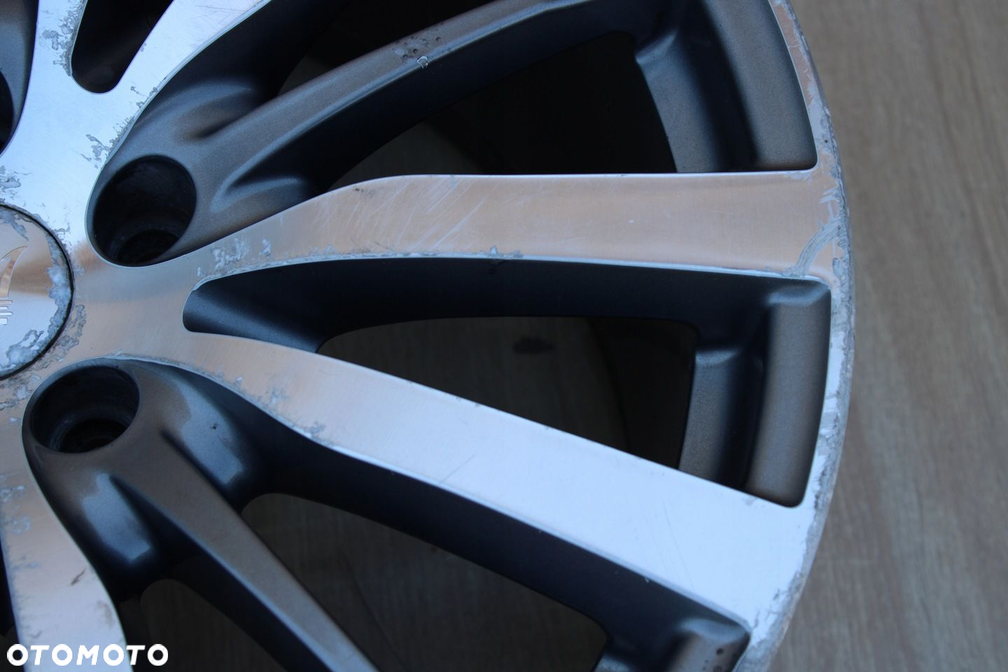FELGA ALIMINIOWA 19" MASERATI GHIBLI 10J 5x114,3 ET40 - 6