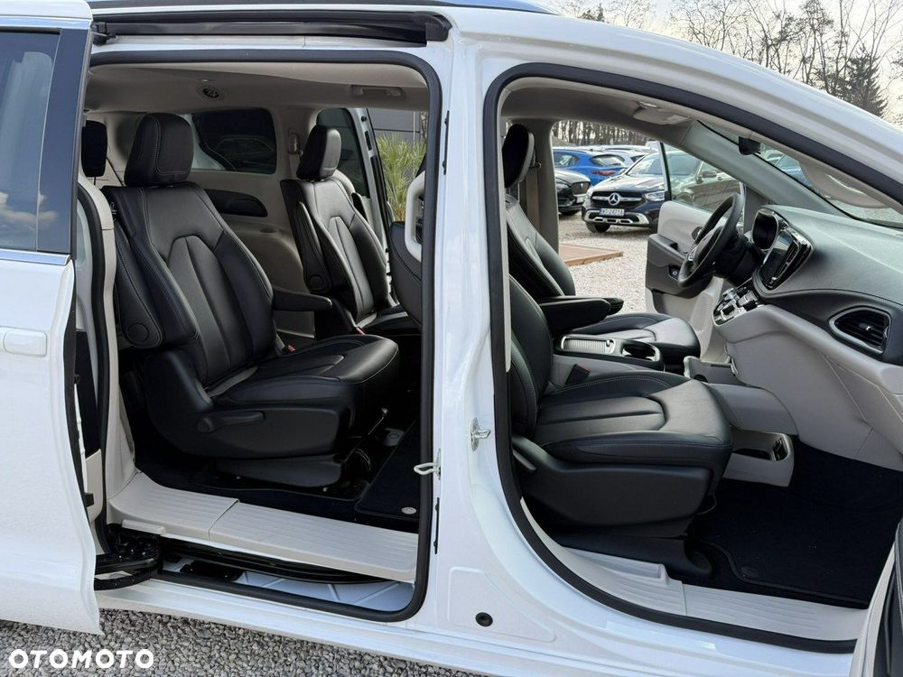 Chrysler Pacifica - 10