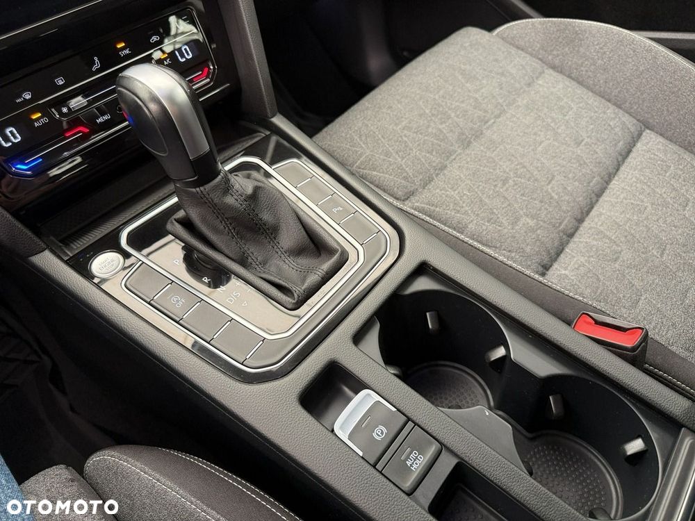 Volkswagen Passat - 19