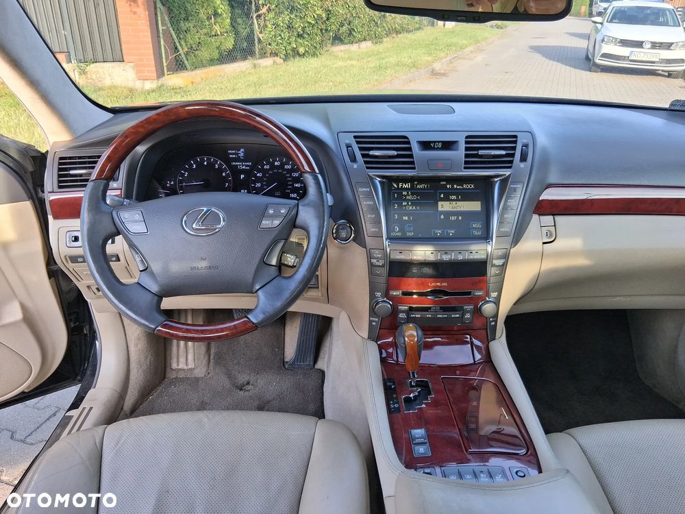 Lexus LS - 7