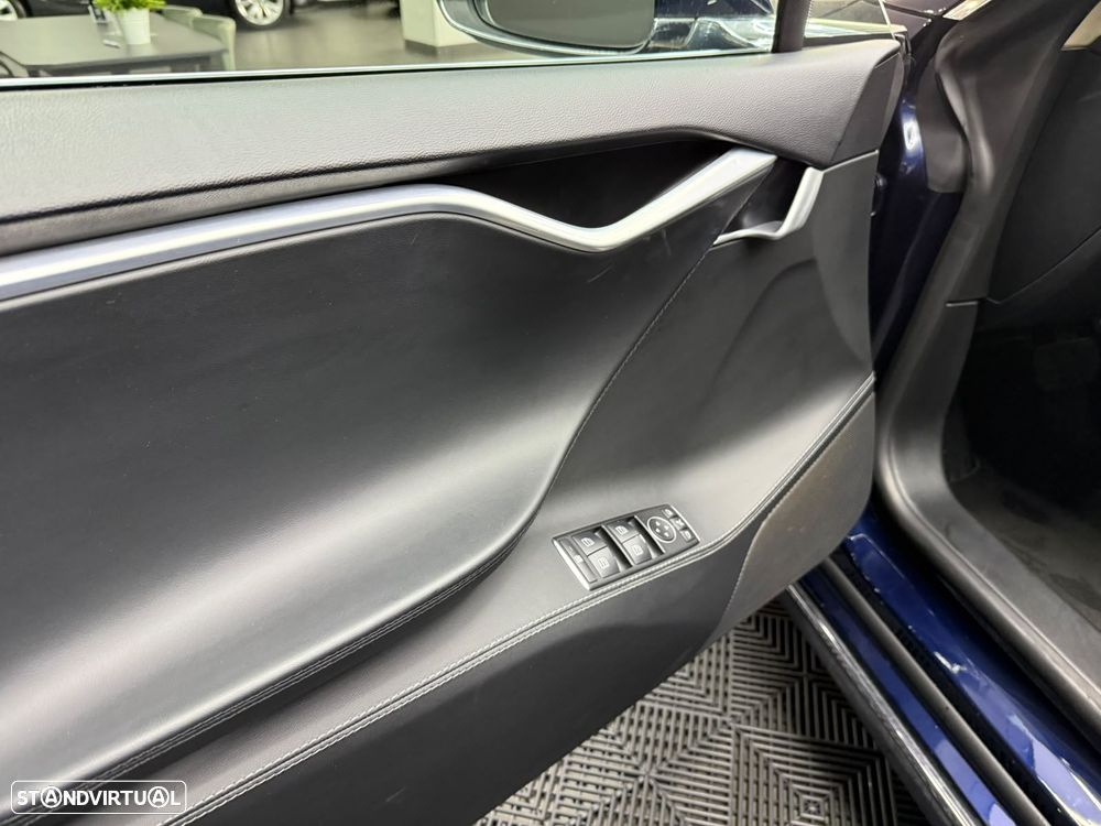 Tesla Model S - 15