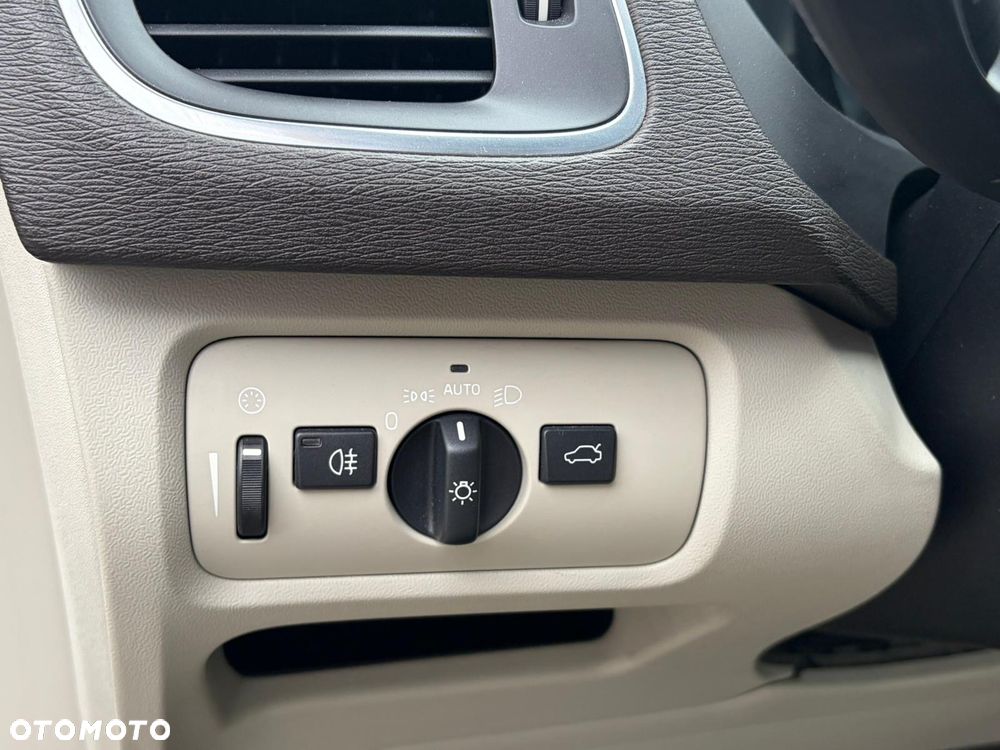 Volvo V40 D2 Summum - 12