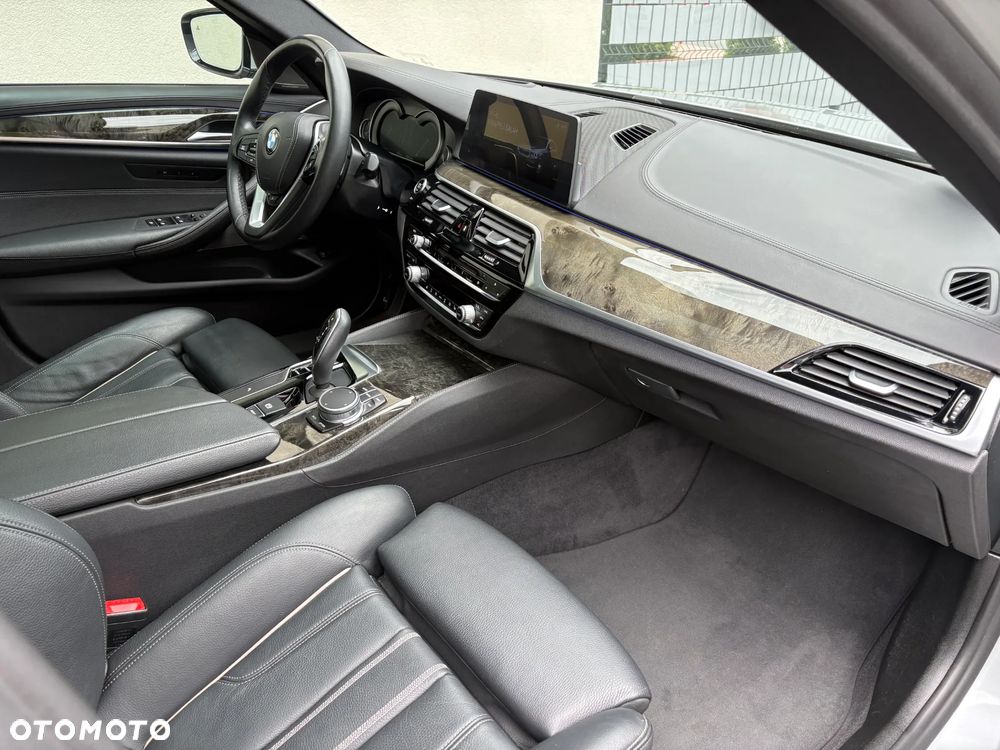 BMW Seria 5 540i Luxury Line - 11