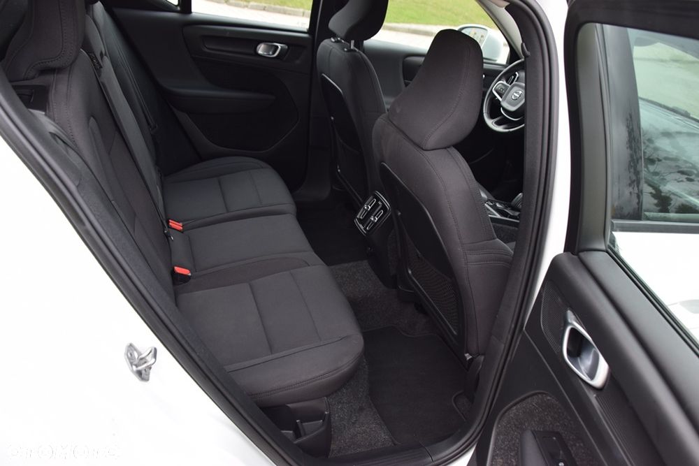 Volvo XC 40 T3 Geartronic Momentum Pro - 15