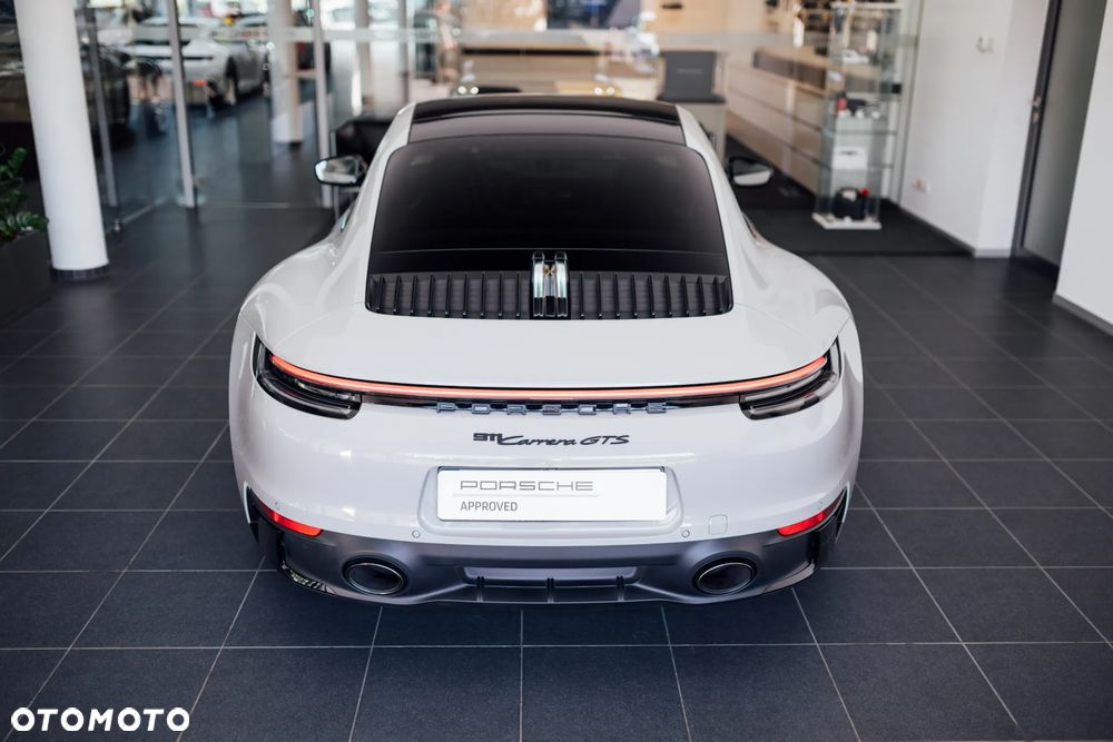 Porsche 911 Carrera GTS - 15