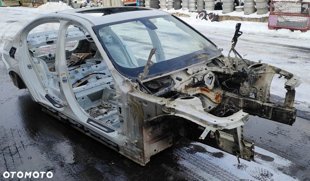 Bmw 328i F30  Ćwiartka podłużnica próg słupek dach A300 - 4