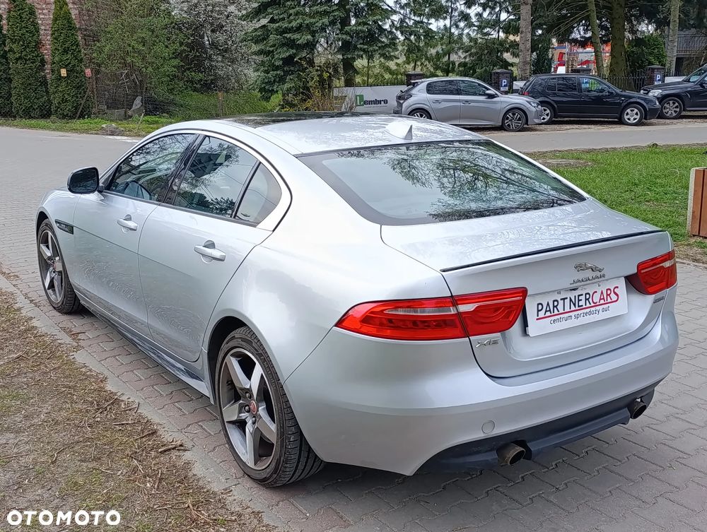 Jaguar XE 2.0 T Prestige - 7