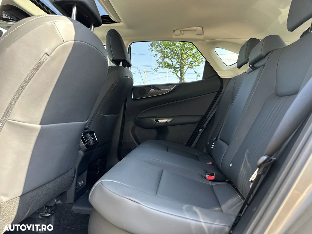 Lexus Seria NX 450h+ E-FOUR - 13