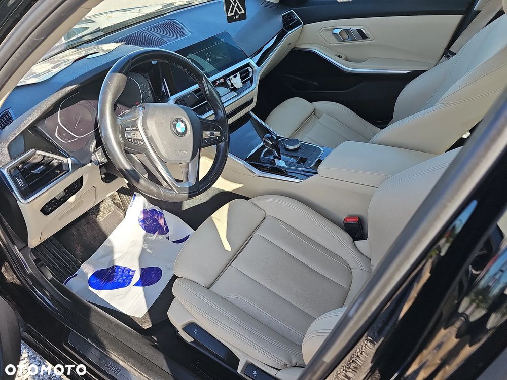 BMW Seria 3 330e Sport Line - 10
