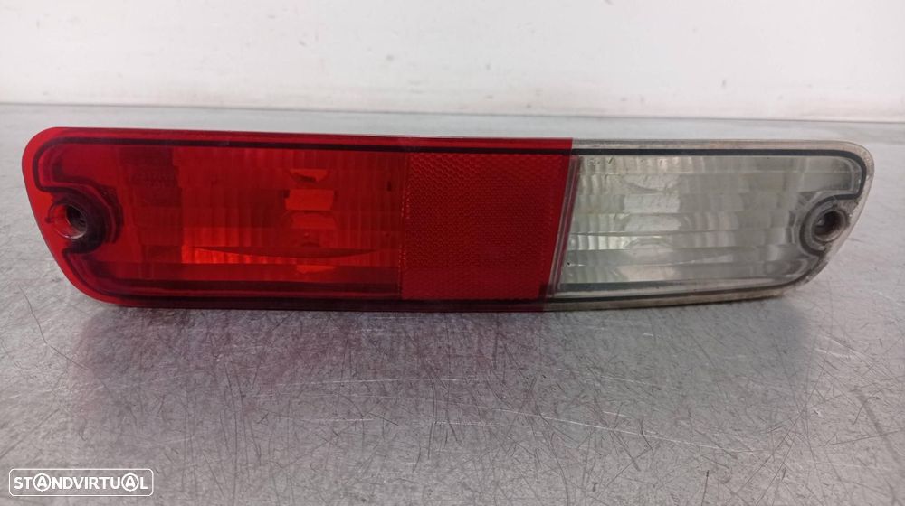 FAROLIM TRASEIRO DIREITO PARA-CHOQUES MITSUBISHI MONTERO - 1