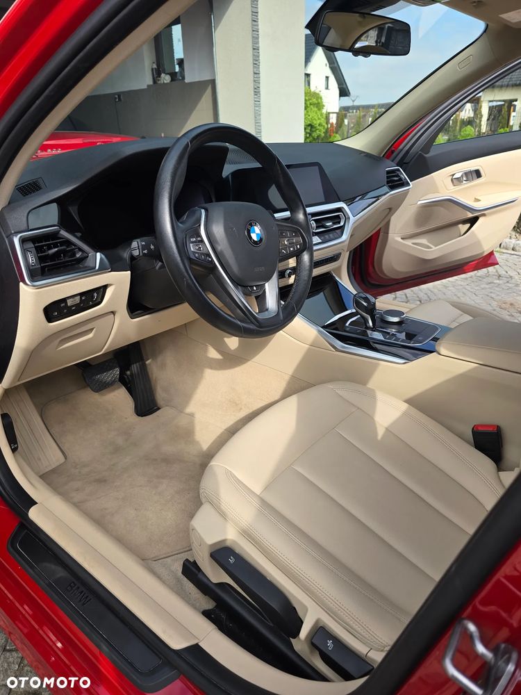 BMW Seria 3 318d mHEV - 16