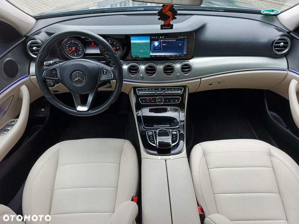 Mercedes-Benz Klasa E 220 d 9G-TRONIC - 12