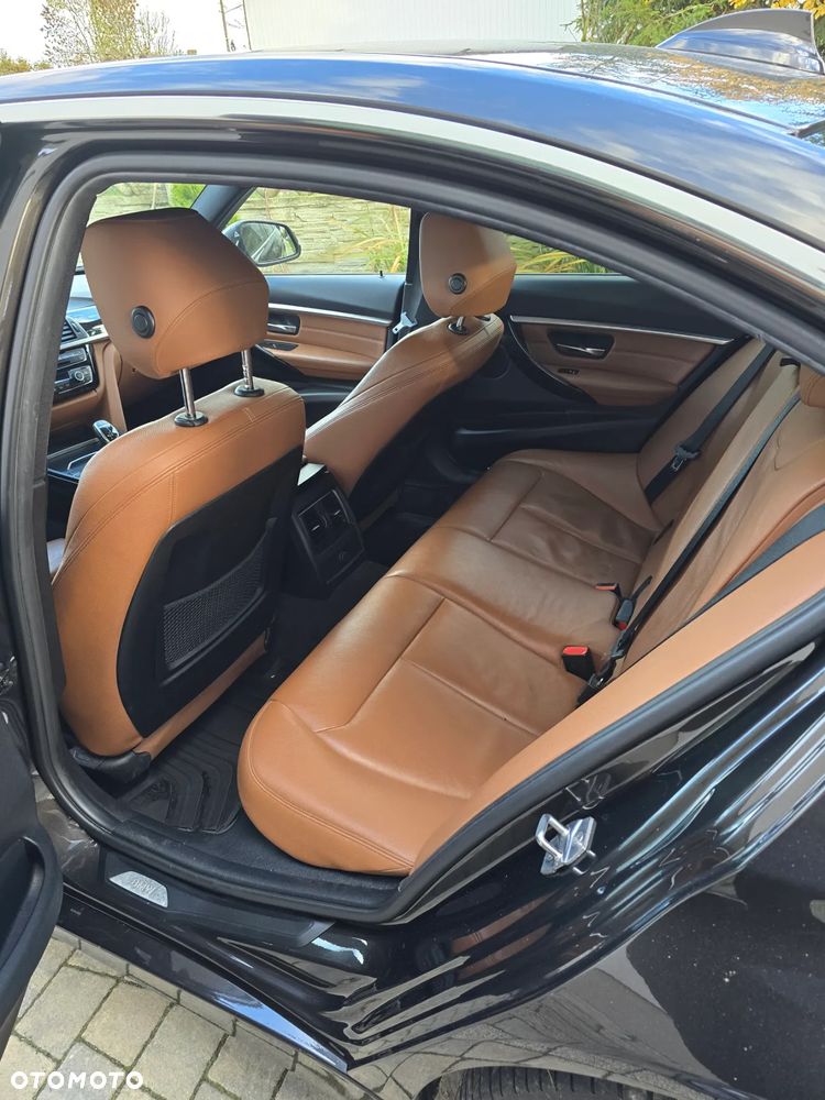 BMW Seria 3 330i xDrive Luxury Line - 14