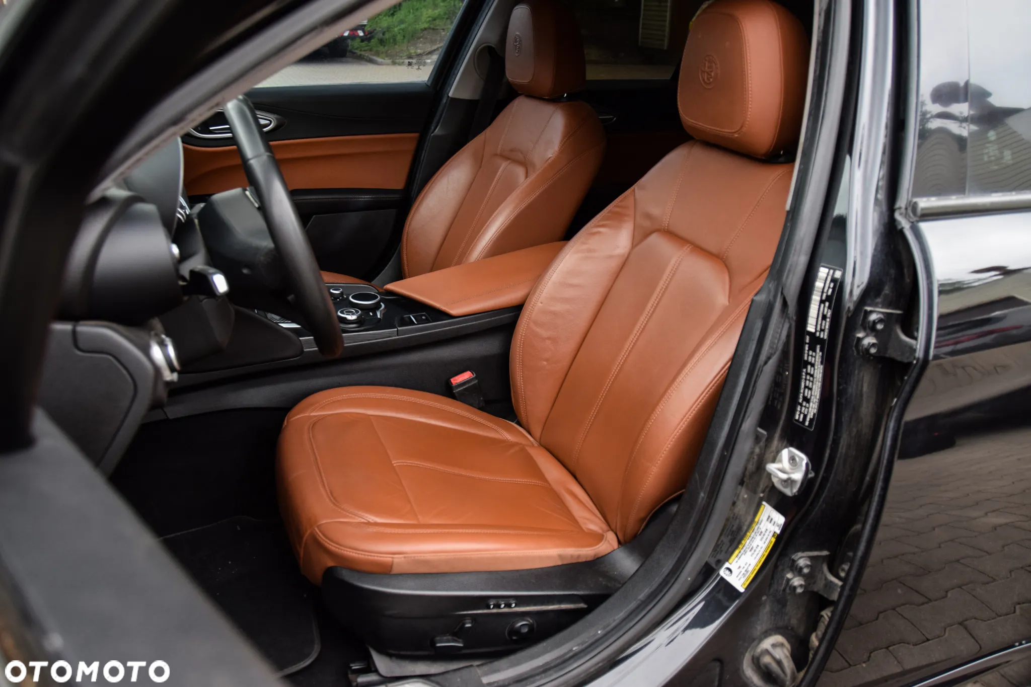 Alfa Romeo Giulia 2.0 Turbo 16V AT8-Q4 Estrema - 11