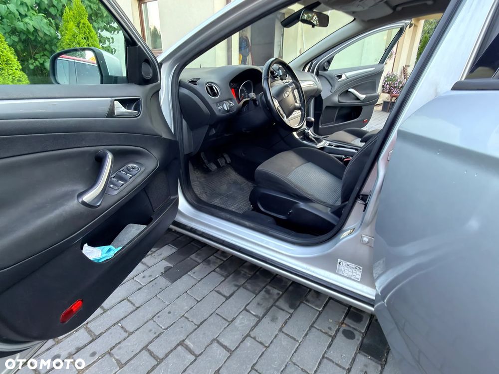 Ford Mondeo - 8