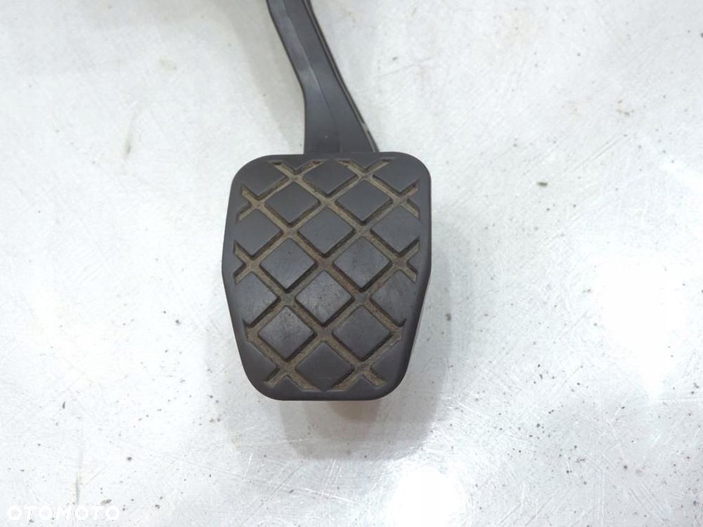 PEDAŁ SPRZĘGŁA AUDI A3 8P 1.6 TDI - 2