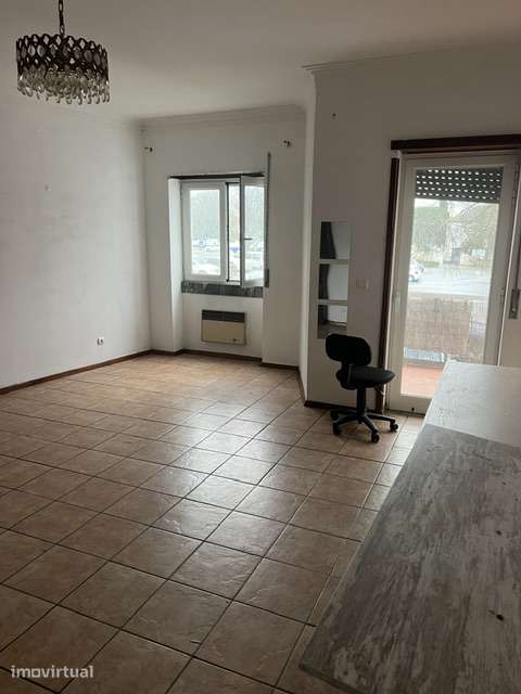 BEJA - APARTAMENTO T4 (177m2) COM JARDIM,GARAGEM E ARRECADAÇÃO - Grande imagem: 2/26
