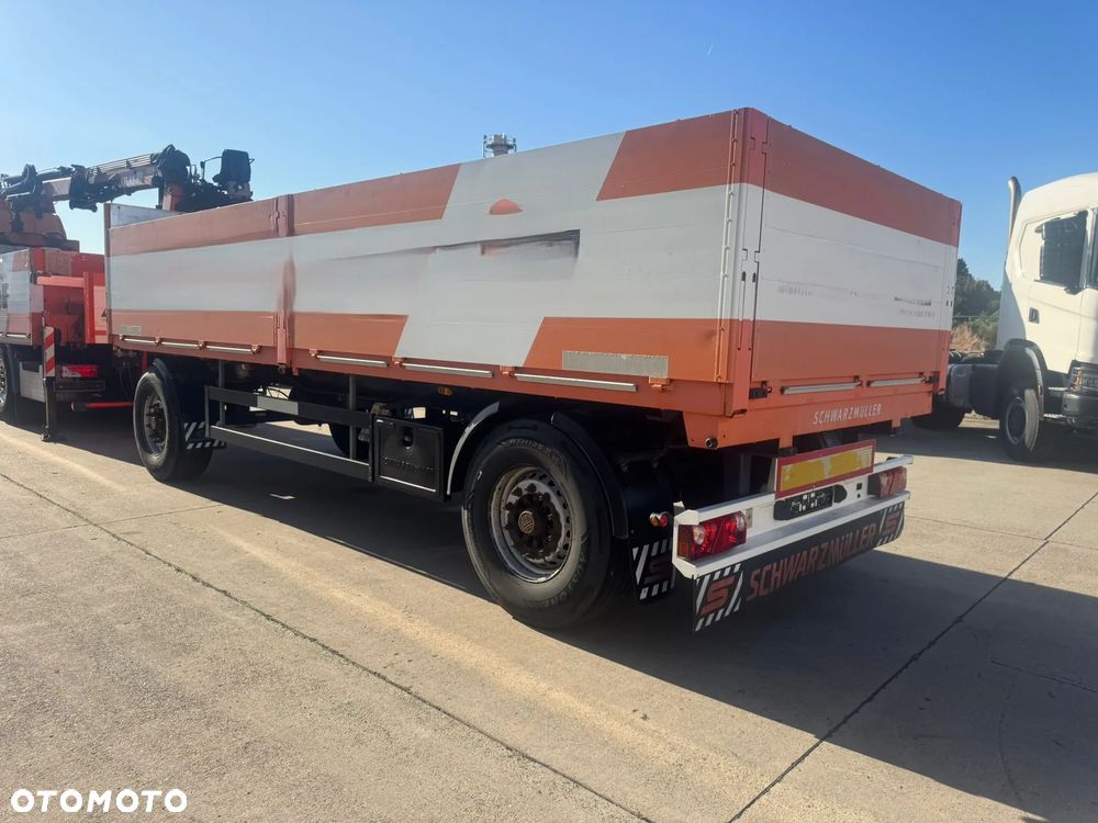 MAN TGX 26.480 • HDS Atlas 145.2 •Oś podnoszona i skrętna 426 tys. km - Zestaw z przyczepą Schwarzmüller Oś przednia – resory piórowe, tylna – pneumatyka • - 18
